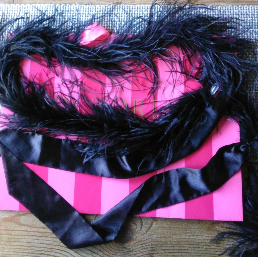 Victoria's Secret Extremely Rare Feathered Boa